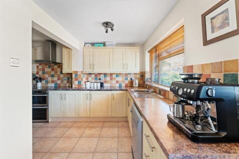 42 Wemberham Crescent Yatton BS49 4BE 1.jpg