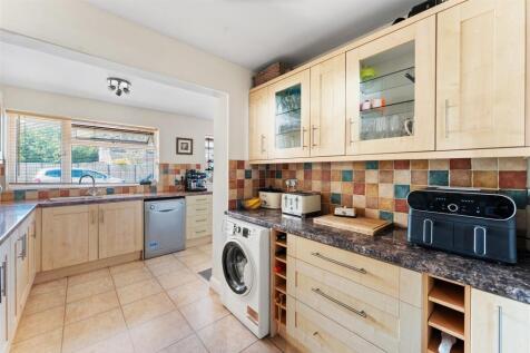 42 Wemberham Crescent Yatton BS49 4BE 6.jpg