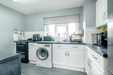 4 - kitchen.jpg
