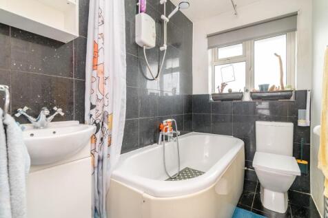 7 - bathroom.jpg