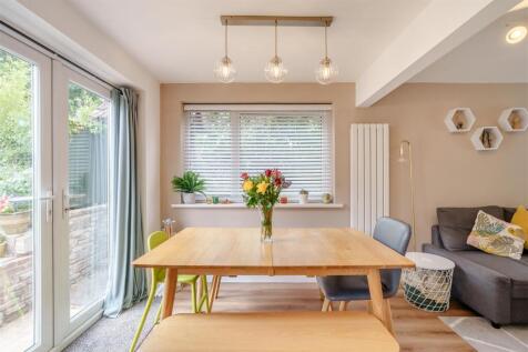 5 - dining area.jpg