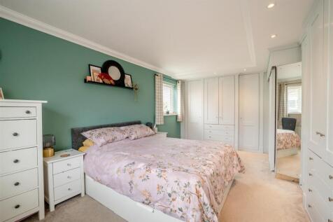 10 - bed 1.jpg