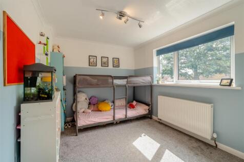 12 - bed 2.jpg