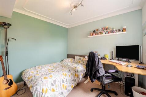 13 - bed 3.jpg