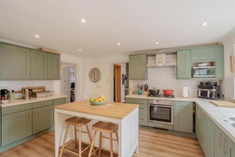 19 - kitchen.jpg