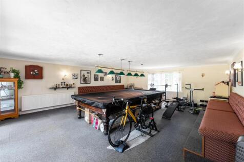 5 - snooker room.jpg