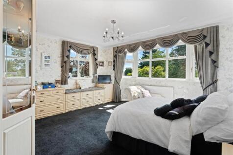 12 - princpal bedroom.jpg