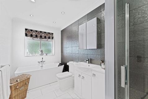13 - ensuite.jpg
