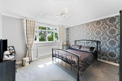 14 - bedroom.jpg