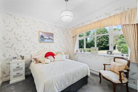 16 - bedroom.jpg