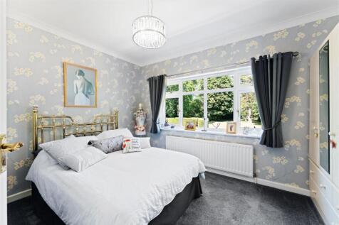 17 - bedroom.jpg
