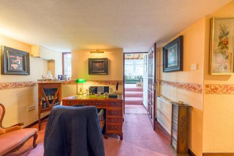 16 Church Road OFFICE 1 - Real estate photography 