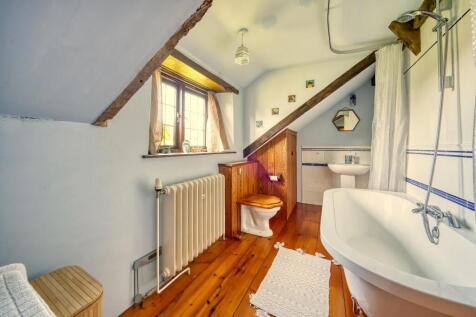 n - family bathroom.jpeg