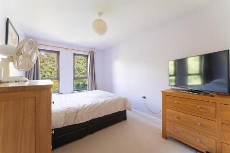 8 - bedroom.jpg