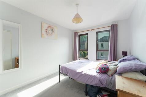 9 - bedroom.jpg