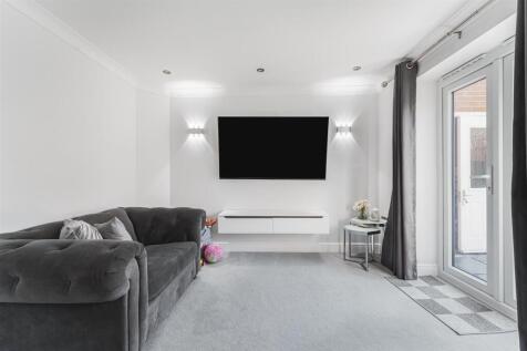 3 Birkbeck Chase West Wick WSM BS24 7FW 1.jpg
