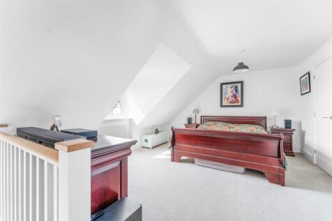 1.8 - prinicpal bedroom.jpg