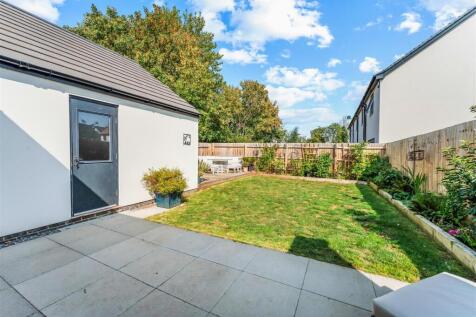 1.15 - rear garden.jpg