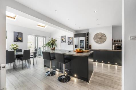 18 - kitchen.jpg