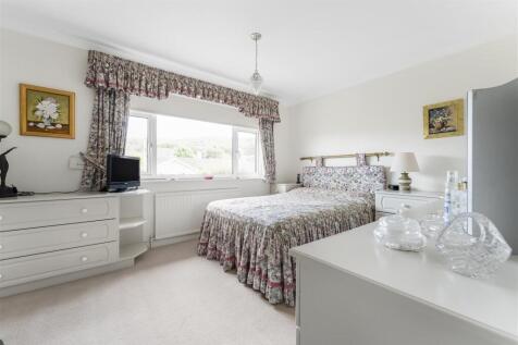 1.7 - bed 1.jpg