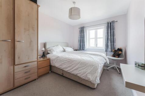 5 - bedroom.jpg