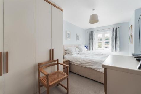 7 - bedroom.jpg
