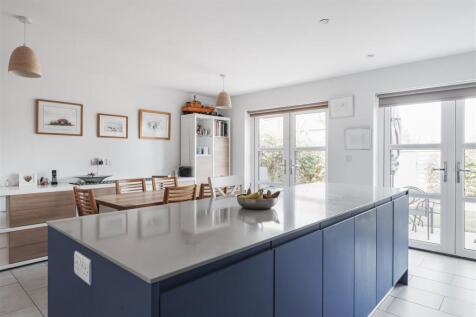11 - kitchen diner.jpg