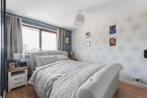 8 - bedroom.jpg