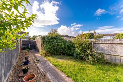 13 - rear garden.jpg