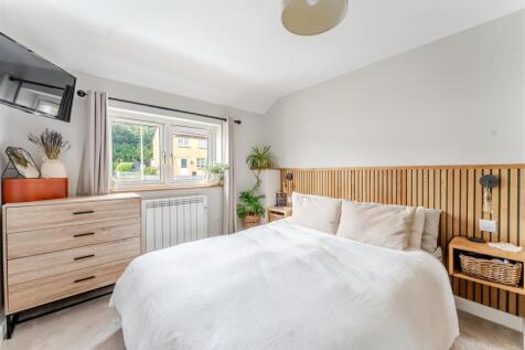 5 Church Court, Church Road, Redhill BS40 5SG 19.j