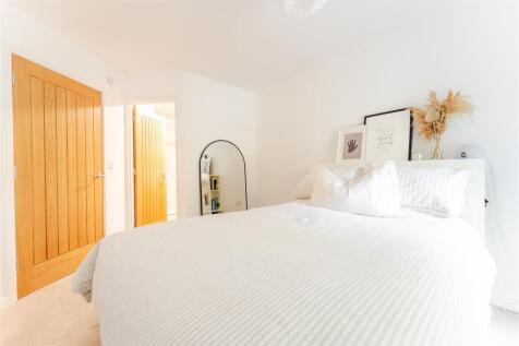 12 Strawberry drive Yatton_-9.jpg