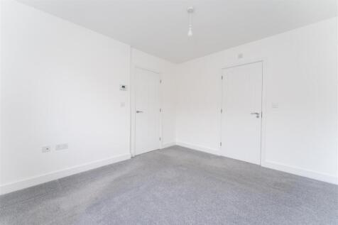 1.8 - prinicpal bedroom.jpg