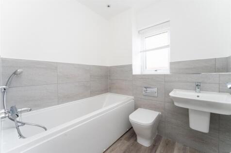 1.13 - family bathroom.jpg