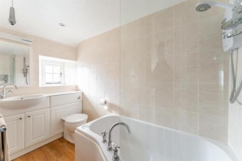 13 - GF bathroom.jpg