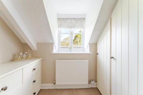 18 - dressing room.jpg