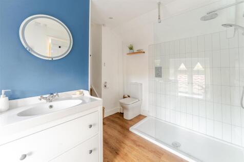 20 - shower room.jpg