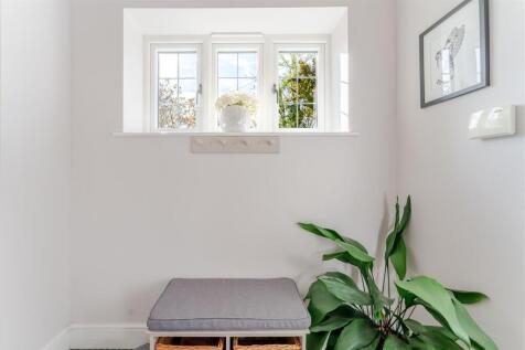 28 - entrance porch.jpg