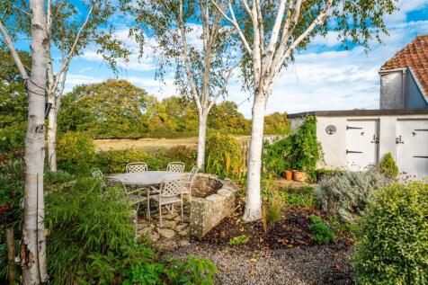 34 - seating area and view.jpg