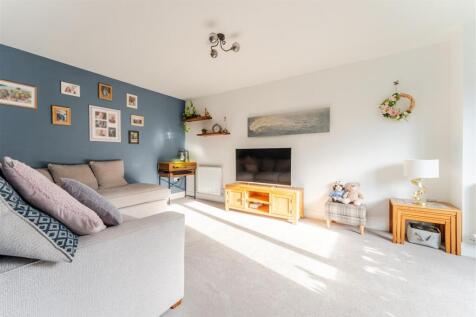 4 - sitting room.jpg