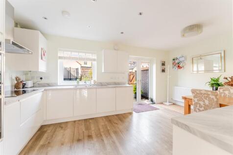 16 - kitchen diner.jpg