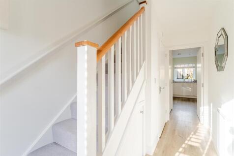 17 - entrance hall.jpg