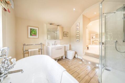 En-suite bathroom