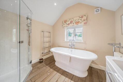 En-suite bathroom
