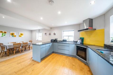 Cottage kitchen