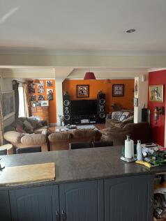 kitchen/ lounge