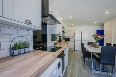 Stunning 8-Bedroom Detached Student Home | All En