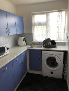 Spacious Two-Bedroom First-Floor Flat ¿ Availab