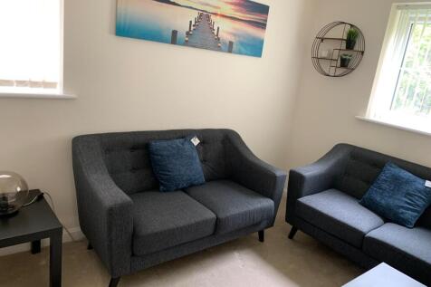 Fully Furnished Two-Bedroom Flat ¿ Walking Dist