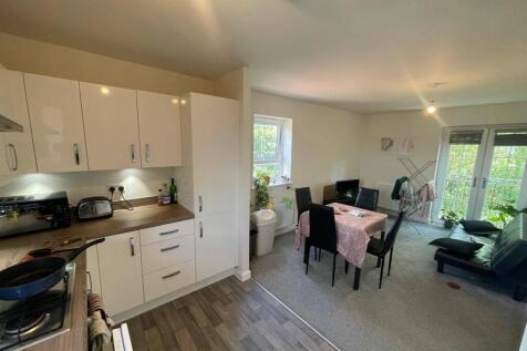 New Two-Bedroom Flat ¿ Walking Distance to Warw
