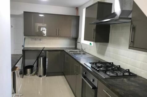 AVAILABLE FOR 2026/2027  6 bed terraced house to 